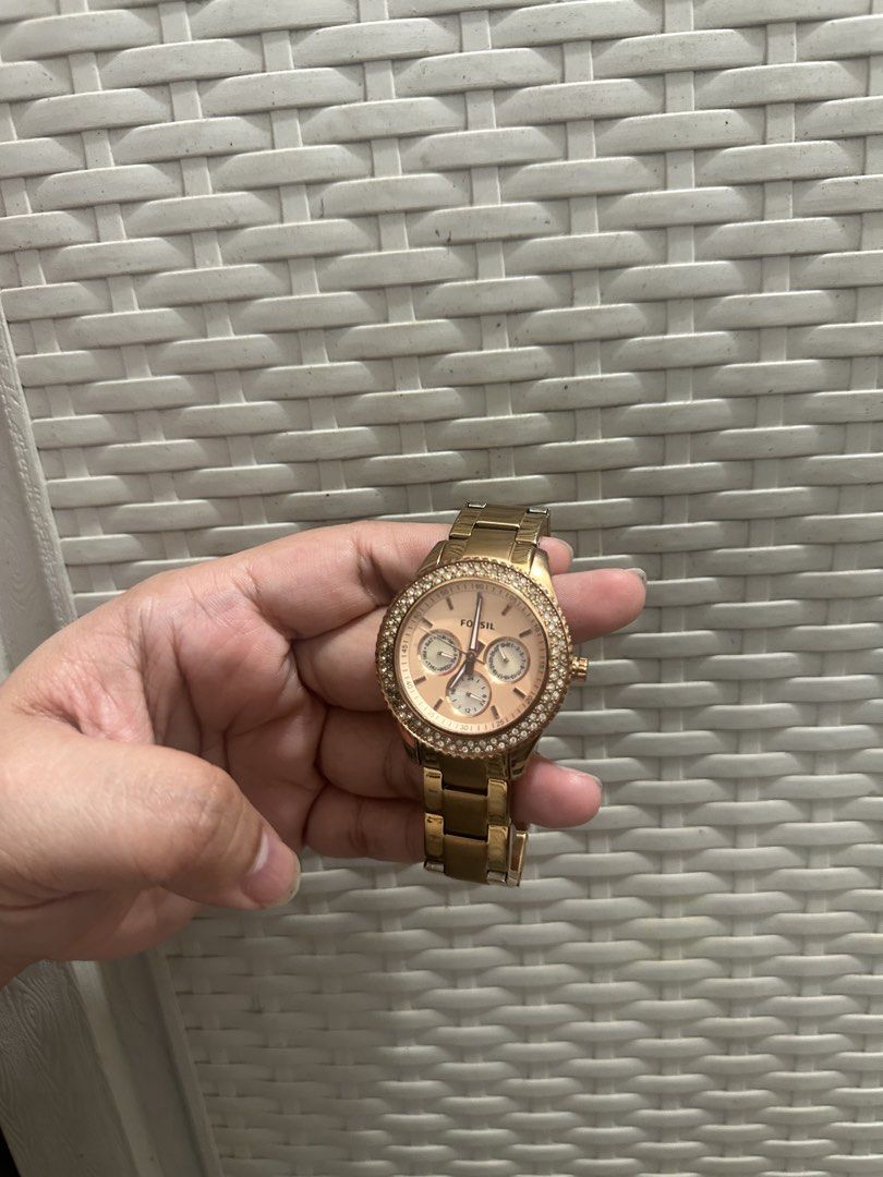 Fossil Rose Gold Crystal Bezel Chronograph Watch (Category: Women's Watches) located in Manila. Submitted by nihn02 (Listing ID 1468540167, Image 2). Description: - Brand: Fossil Original - Color: Elegant Rose Gold - Features: 3 functional sub-dials and clear dial markers - Accents: Sparkling crystals embedded all around the bezel - Material: Durable stainless steel link bracelet band - Closure: Standard clasp closure with engraved Fossil logo - 