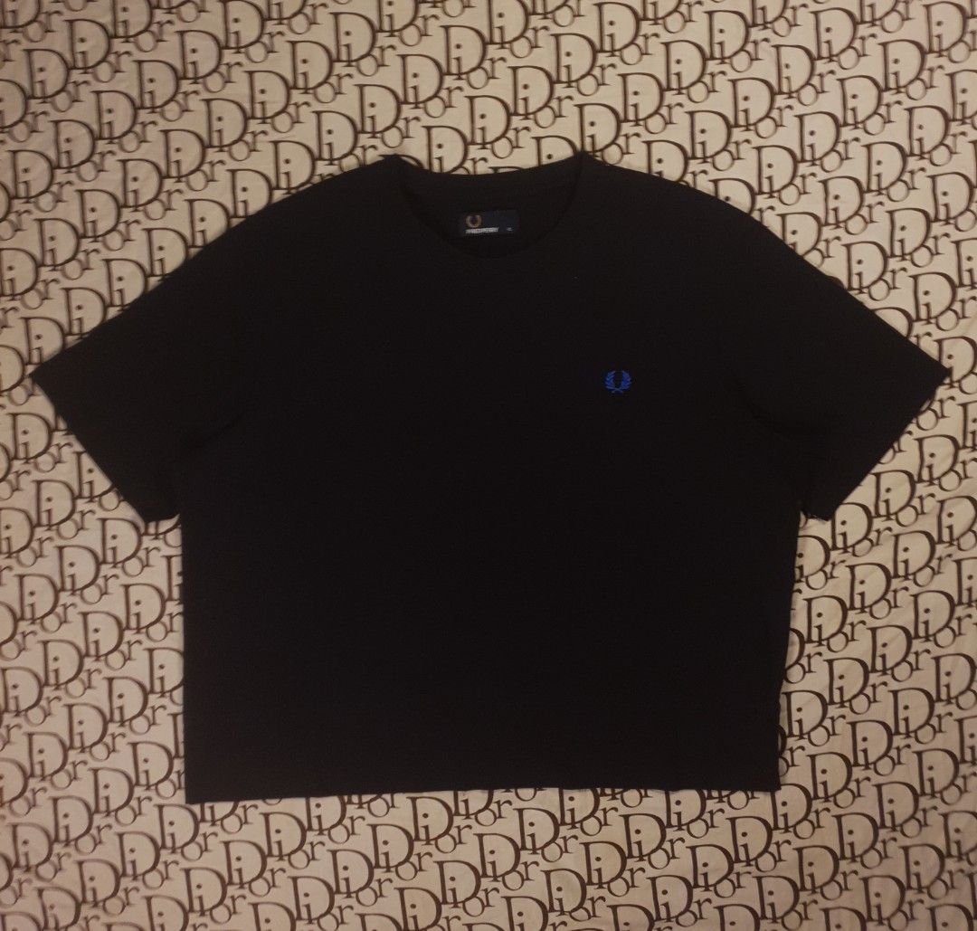 Fred perry boxy tshirt (Category: Tshirts & Polo Shirts ) located in San Fernando. Submitted by retro.district. (Listing ID 1468711851, Image 1). Description: - Fred perry boxy tshirt - Size: XL - Condition: Excellent - issue: stain - Color Rate: 9.5/10.