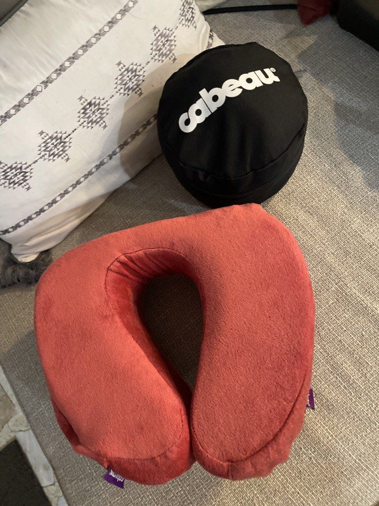 FROM ₱2,500! Cabeau Evolution Earth Neck Pillow (Category: Braces, Support & Protection) located in Las Pinas. Submitted by yourneighbortotoro (Listing ID 1468566606, Image 2). Description: Cabeau Evolution Earth Neck Travel Pillow ✈️ Premium eco-friendly memory foam travel neck pillow designed for maximum head and neck support during long flights, road trips, and travel journeys. 🔹 Product: Evolution Earth Neck Pillow 🔹 Brand: Cabeau 🔹 Type: 