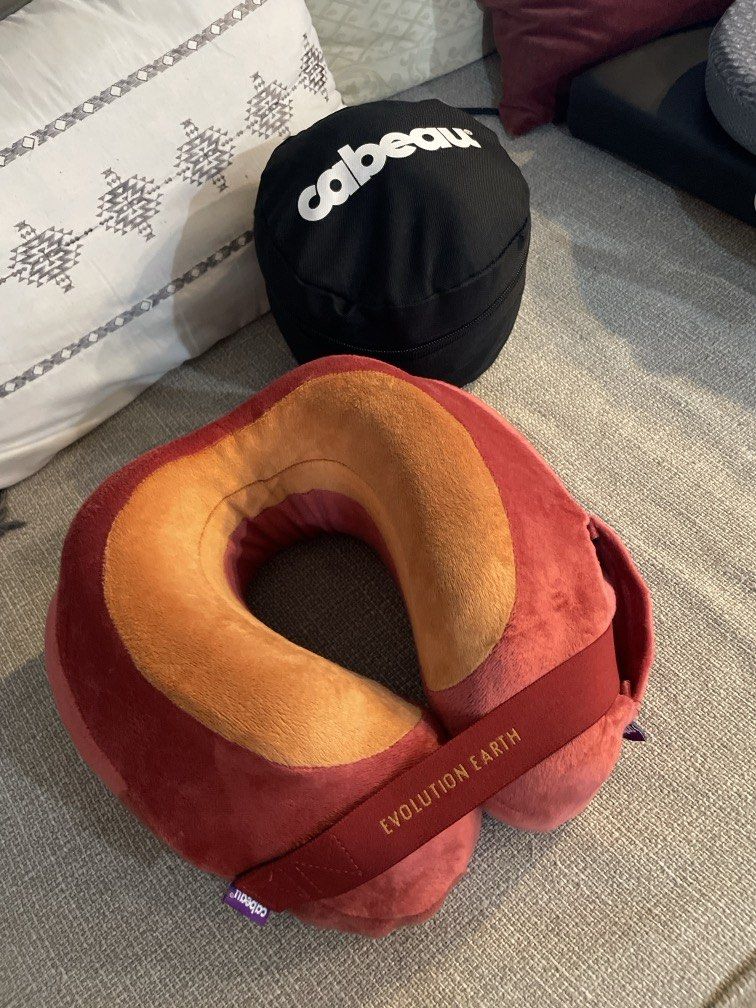 FROM ₱2,500! Cabeau Evolution Earth Neck Pillow (Category: Braces, Support & Protection) located in Las Pinas. Submitted by yourneighbortotoro (Listing ID 1468566606, Image 1). Description: Cabeau Evolution Earth Neck Travel Pillow ✈️ Premium eco-friendly memory foam travel neck pillow designed for maximum head and neck support during long flights, road trips, and travel journeys. 🔹 Product: Evolution Earth Neck Pillow 🔹 Brand: Cabeau 🔹 Type: 