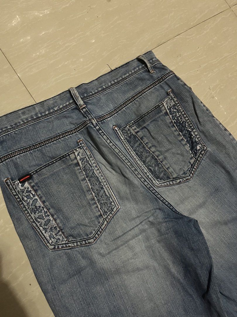 FUBU Y2K LONG JORTS (Category: Shorts) located in Manila. Submitted by thrift2lifestyle (Listing ID 1468604489, Image 3). Description: FUBU Y2K LONG JORTS WELL USED W34 L26 L.O12 ISSUE: CRACK PRINTS, DISTRESSED 550.
