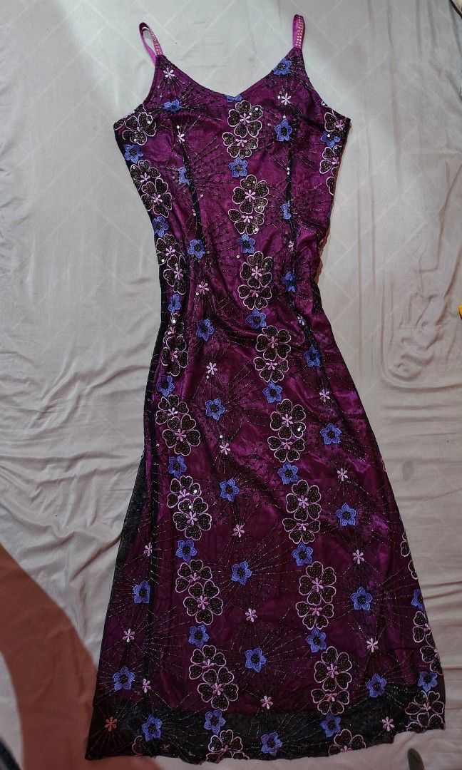 Fully beaded long gown (Category: Evening dresses & gowns) located in Alburquerque. Submitted by dzm.ancn0 (Listing ID 1468625806, Image 2). Description: .