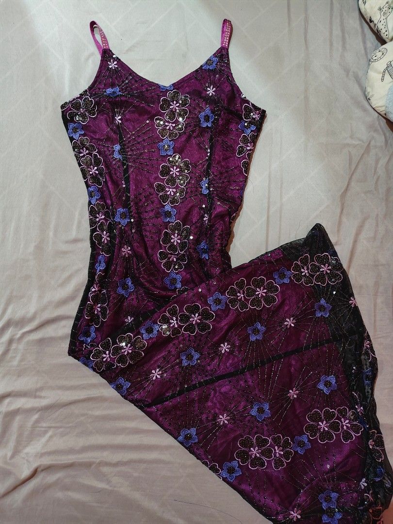 Fully beaded long gown (Category: Evening dresses & gowns) located in Alburquerque. Submitted by dzm.ancn0 (Listing ID 1468625806, Image 1). Description: .