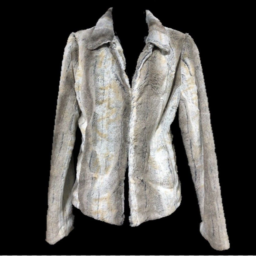FUR JACKET (Category: Coats, Jackets and Outerwear) located in Manila. Submitted by swiftgem.027998 (Listing ID 1468508687, Image 3). Description: YOKI FUR JACKET (BRANDED) ITS FROM UKAY BUT STILL LIKENEW NO ISSUE WITH DOUBLE LINING SUPER LAMBOT 🥰 HOOK LOCK S FRONT FITS S-M.