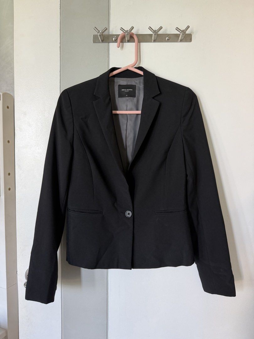 G2000 Woman Black Blazer (Category: Coats, Jackets and Outerwear) located in Pasig City. Submitted by andizzle (Listing ID 1468565289, Image 1). Description: G2000, got this from Zalora, never used, just stored! This blazer’s very sleek and def a staple in a corporate girly’s closet 🍀 - Size: XXS-XS - Lining: Fully lined with stylish grey fabric - Extras: Extra buttons still attached inside - Ideal for: Office wear, interviews, and formal events