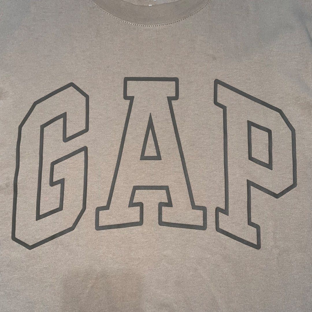 GAP (Category: Tshirts & Polo Shirts ) located in Caloocan City. Submitted by thriftytripter (Listing ID 1468583776, Image 3). Description: +Shipping fee width • 20 length • 27 sleeves • 9 condition • 9.5/10 color rate • 9.5/10 issue • 2 dot oil marks (washable/not very visible) • Check details before buying • Items are washed and ready to wear • Color may vary due to lighting.
