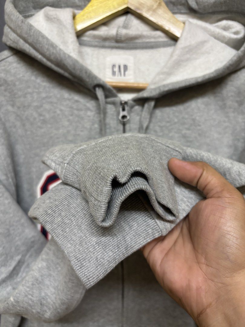 GAP (Category: Coats, Jackets and Outerwear) located in Cavite. Submitted by staythrifted.23 (Listing ID 1468625882, Image 3). Description: Medium on 🏷️ X Large best fit Dimes : Lenght 27 Width 23 Like new Color rate 9.9/10 Issue ❌ Loc. Cavite We ship nationwide Payment first .