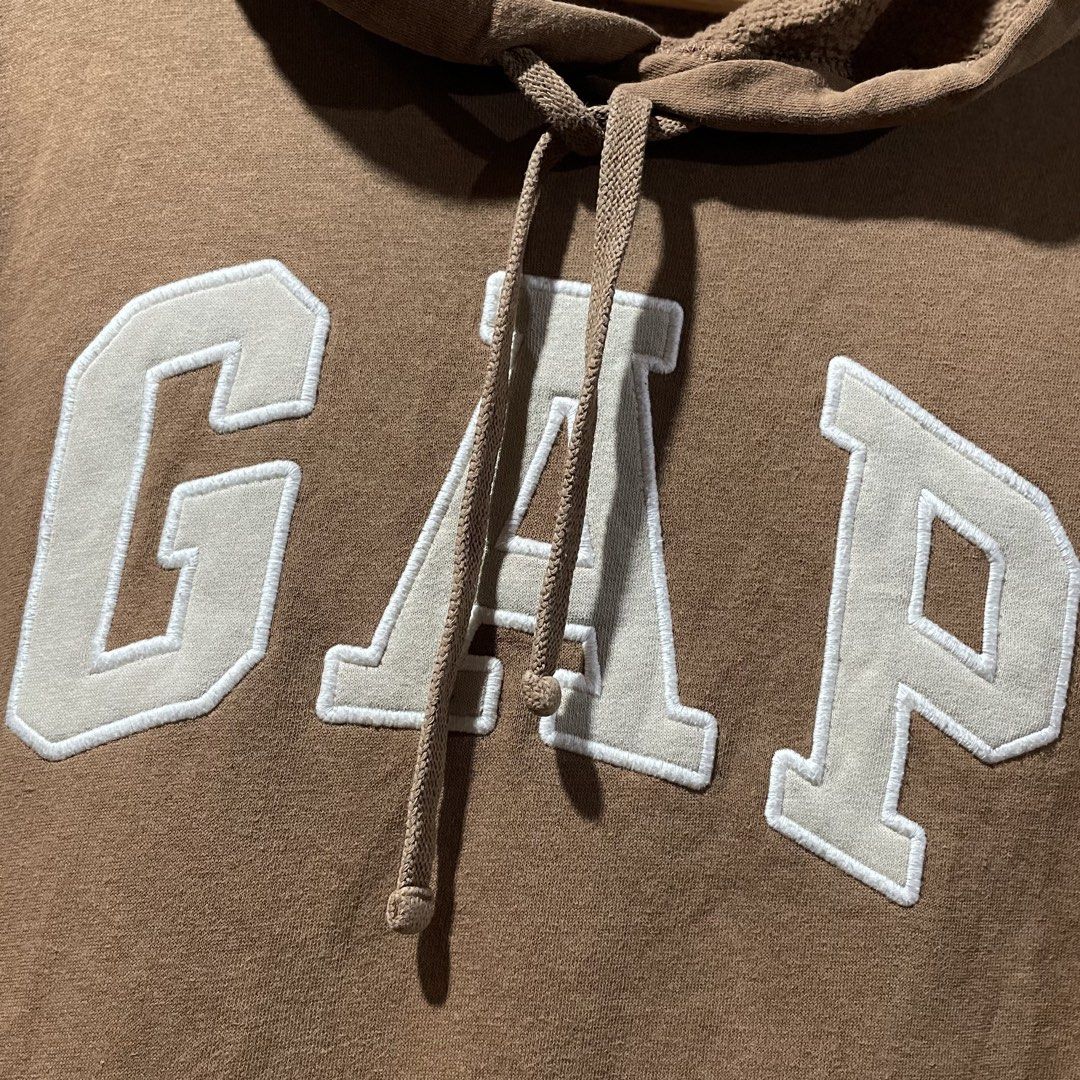 GAP Arch Earthtoned Brown Pullover Hoodie (Category: Coats, Jackets and Outerwear) located in Pandi. Submitted by 28hundreds (Listing ID 1468701026, Image 3). Description: GAP Arch Earthtoned Brown Pullover Hoodie W 22 • L 26 (medium) excellent condition 9+/10, authentic, see detailed pics to appreciate the piece thank you. - 850 +sf .