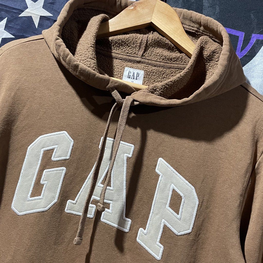 GAP Arch Earthtoned Brown Pullover Hoodie (Category: Coats, Jackets and Outerwear) located in Pandi. Submitted by 28hundreds (Listing ID 1468701026, Image 2). Description: GAP Arch Earthtoned Brown Pullover Hoodie W 22 • L 26 (medium) excellent condition 9+/10, authentic, see detailed pics to appreciate the piece thank you. - 850 +sf .