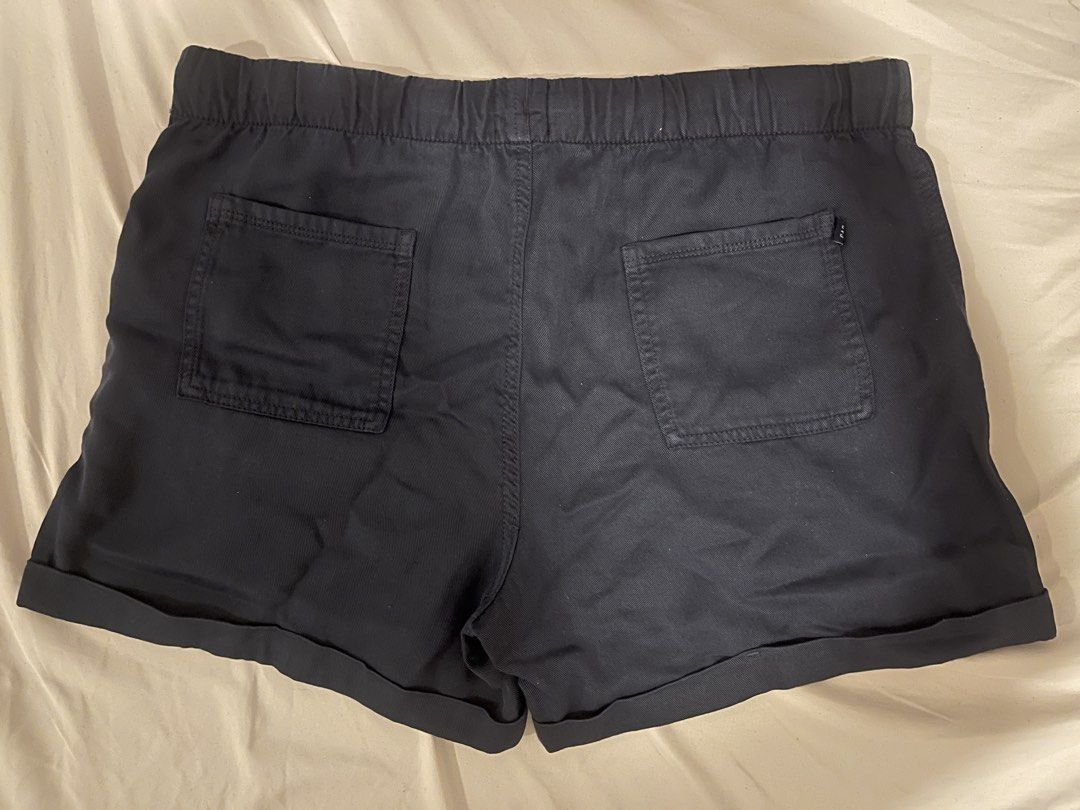 Gap Dark Gray Drawstring Casual Shorts (Category: Shorts) located in Manila. Submitted by vees.shop (Listing ID 1468685103, Image 2). Description: - Brand: Gap - Color: Dark gray - Waist: Elastic with adjustable drawstring - Design: Rolled cuffs at the hem - Pockets: Two front patch pockets and two back pockets - Style: Comfortable everyday wear, easy slip-on - Condition: Clean fabric with solid stitching throughout - Mode of Payment: Gcash or BP