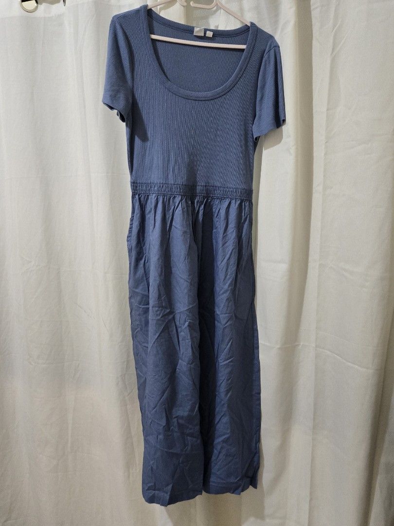 Gap Long Dress (Category: Dresses) located in Manila. Submitted by avi_r (Listing ID 1468576107, Image 1). Description: Can fit to Medium & Large.