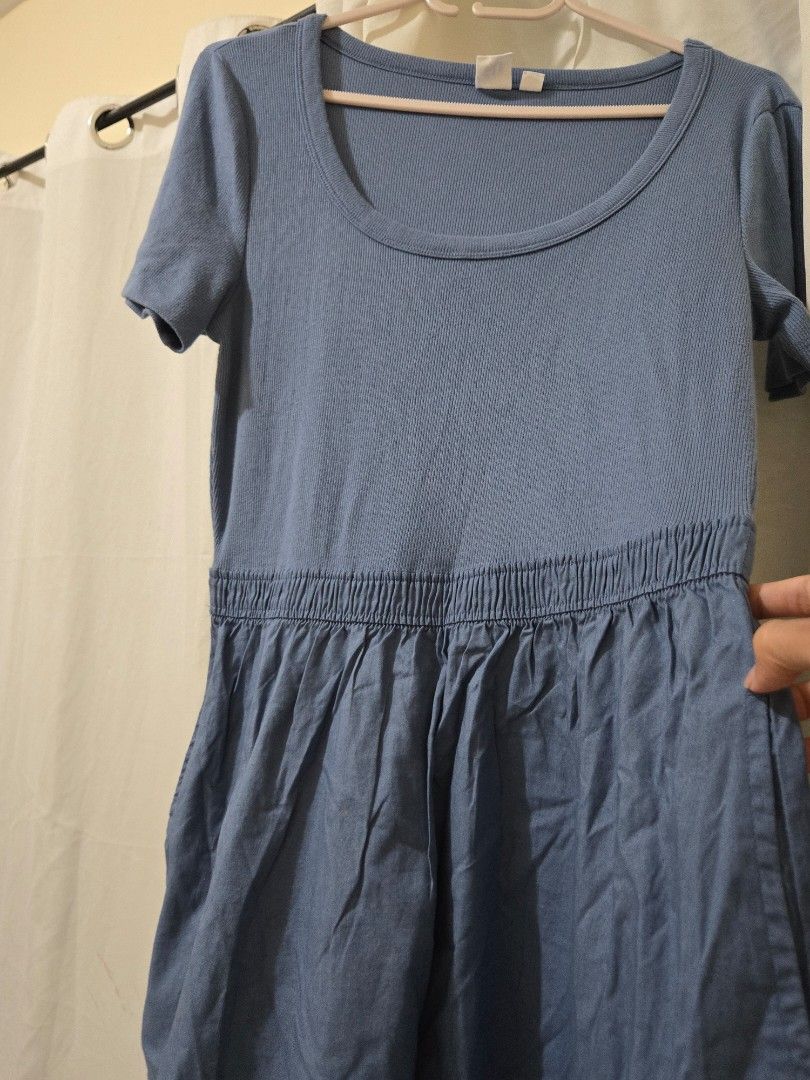 Gap Long Dress (Category: Dresses) located in Manila. Submitted by avi_r (Listing ID 1468576107, Image 2). Description: Can fit to Medium & Large.