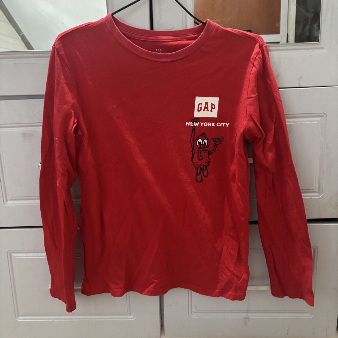 Gap Red Printed Unisex Sweatshirt (Category: Babies & Kids Fashion) located in Binan City. Submitted by mypreloved_haul (Listing ID 1468529732, Image 1). Description: Can fit adult xs to small.