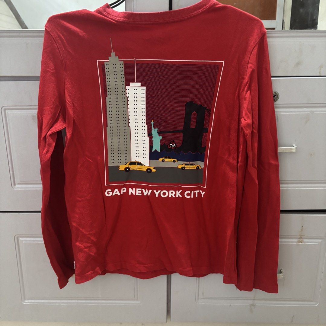 Gap Red Printed Unisex Sweatshirt (Category: Babies & Kids Fashion) located in Binan City. Submitted by mypreloved_haul (Listing ID 1468529732, Image 2). Description: Can fit adult xs to small.