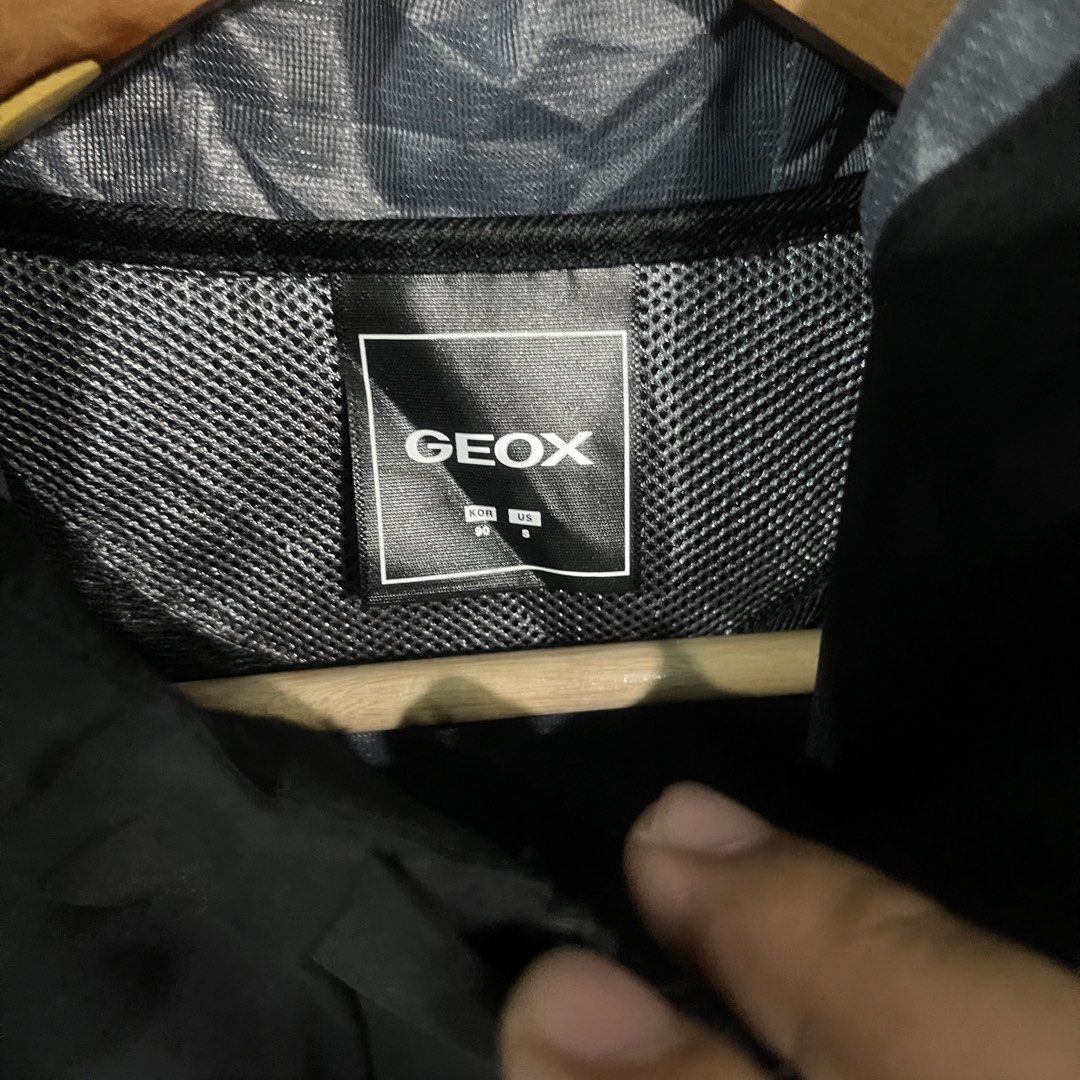 Geox black technical hooded weather jacket (Category: Coats, Jackets and Outerwear) located in Butuan. Submitted by cgsayas20083001 (Listing ID 1468619702, Image 2). Description: Size small.