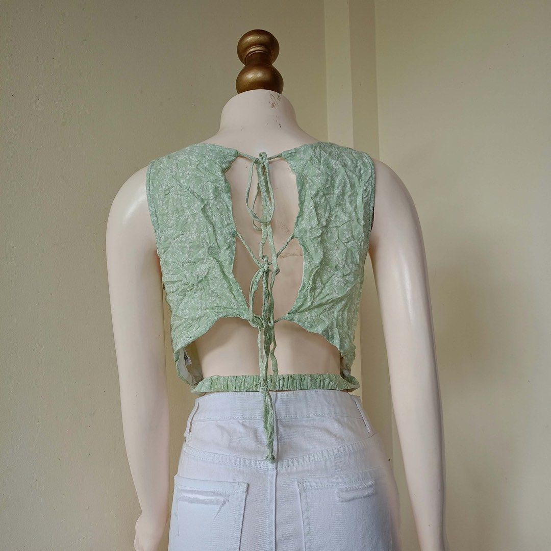 Ghanda green top (Category: Sleeveless) located in Barugo. Submitted by green.trendsetter (Listing ID 1468607758, Image 2). Description: AUSSIE PRELOVED FINDS Australian brand tops. Shop your next wardrobe favourite at a preloved price! 📌 SHOP REMINDERS — PLEASE READ BEFORE CLAIMING ❌ NO CANCELLATION once your order is confirmed. ❌ NO FUSSY BUYERS — please read the details and check all photos before claiming. ❌ NO RETURN / NO EXCHANGE. ❌ NO RUS