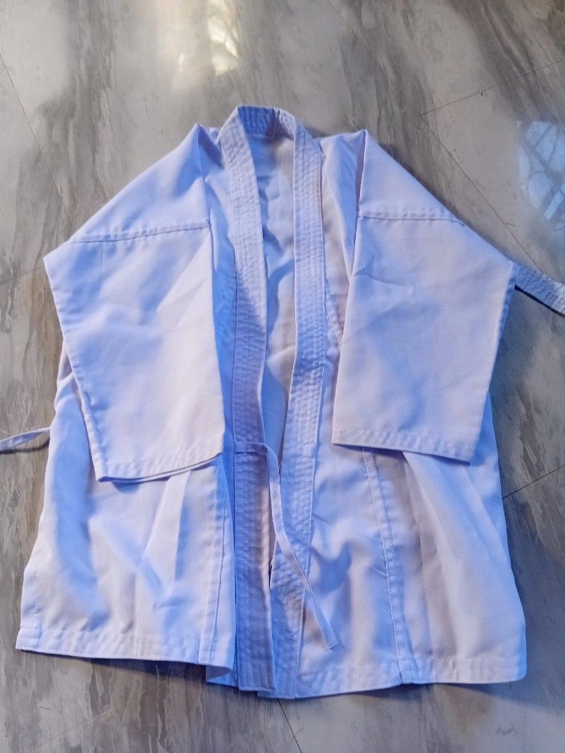 Gi set for karate/judo with belt (Category: Sets & Coordinates) located in Baguio. Submitted by steambunny (Listing ID 1468636474, Image 2). Description: medium on tag good for 5'1 and 5'2 height need wash kasi may konting mantsa (washable) makapal tela 100% bought it mismo sa school 1200, selling it for 900 slightly negotiable.