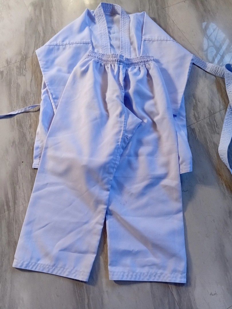 Gi set for karate/judo with belt (Category: Sets & Coordinates) located in Baguio. Submitted by steambunny (Listing ID 1468636474, Image 3). Description: medium on tag good for 5'1 and 5'2 height need wash kasi may konting mantsa (washable) makapal tela 100% bought it mismo sa school 1200, selling it for 900 slightly negotiable.