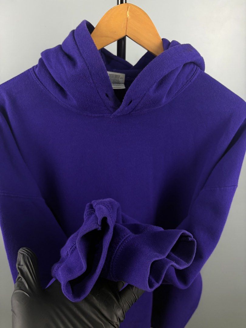 Gildan heavy cotton (Category: Coats, Jackets and Outerwear) located in Manila. Submitted by _remyboyz (Listing ID 1468544138, Image 2). Description: Gildan Size XL on tag 24x29 dimes Issue:washable dirt.