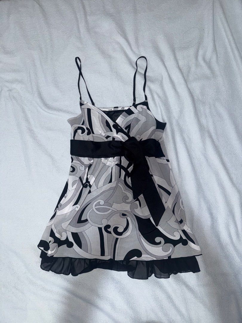 Glacier geometric peplum top (Category: Sleeveless) located in Baguio. Submitted by linebylienne (Listing ID 1468520119, Image 1). Description: For smaller frames u guys can use this as a mini dress so cute!.