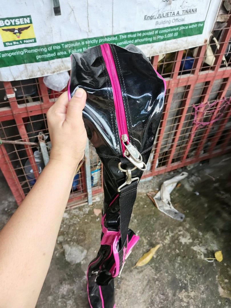 Golf Range Bag (Category: Golf) located in San Pedro. Submitted by trisheljas_japansurplus (Listing ID 1468663021, Image 2). Description: 📍For Sale📍 Golf Range bag For ladies all zippers are working good condition location 📍 Filinvest Homesite barangay bagong silang san pedro laguna 📍.