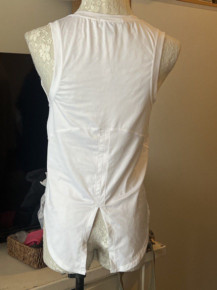 Golftini white sleeveless top (Category: Activewear) located in Pasig City. Submitted by sandace (Listing ID 1468710625, Image 2). Description: Authentic .