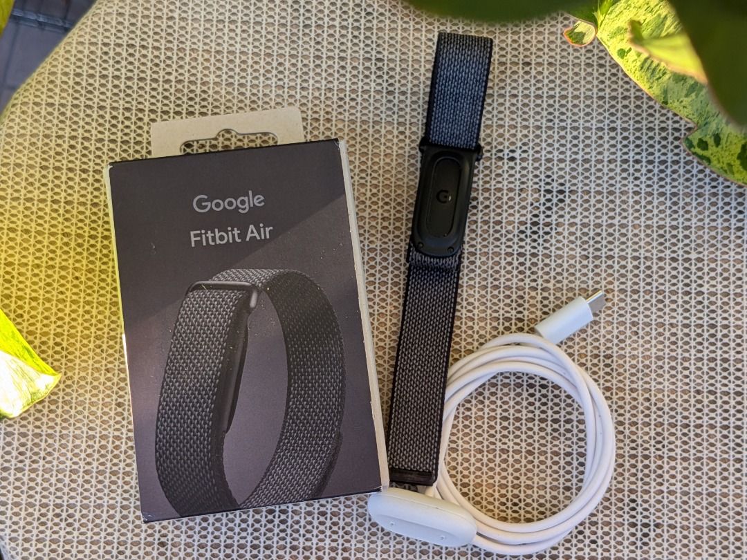 Google Fitbit Air (Black) (Category: Wearables & Smart Watches) located in Mandaluyong City. Submitted by k-guico7 (Listing ID 1468589713, Image 2). Description: - Ultra lightweight and screenless fitness and health tracker, weighs only around 12 grams - 50m water resistance, which makes it safe for swimming, showers, or heavy sweat - Barely used - Battery lasts for up to 7 days - Works with bluetooth connection and compatible with the Google Hea