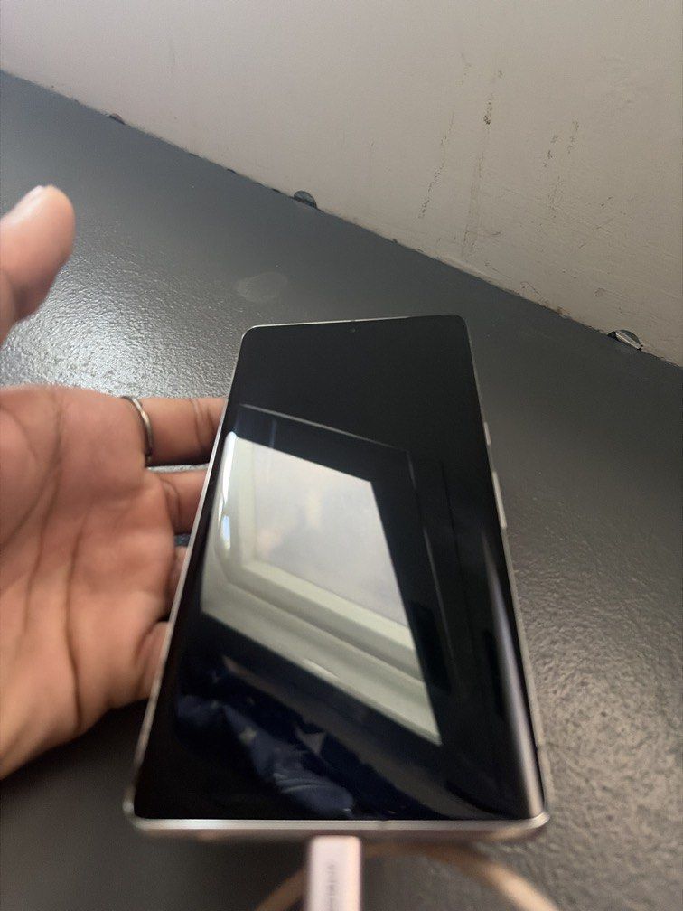Google Pixel 7 Pro (Category: Google Pixel) located in Manila. Submitted by aaron.ascv (Listing ID 1468504953, Image 3). Description: Screen needs replacement 128GB White It has box RFS: Already replaced with iphone, need money Can negotiate .
