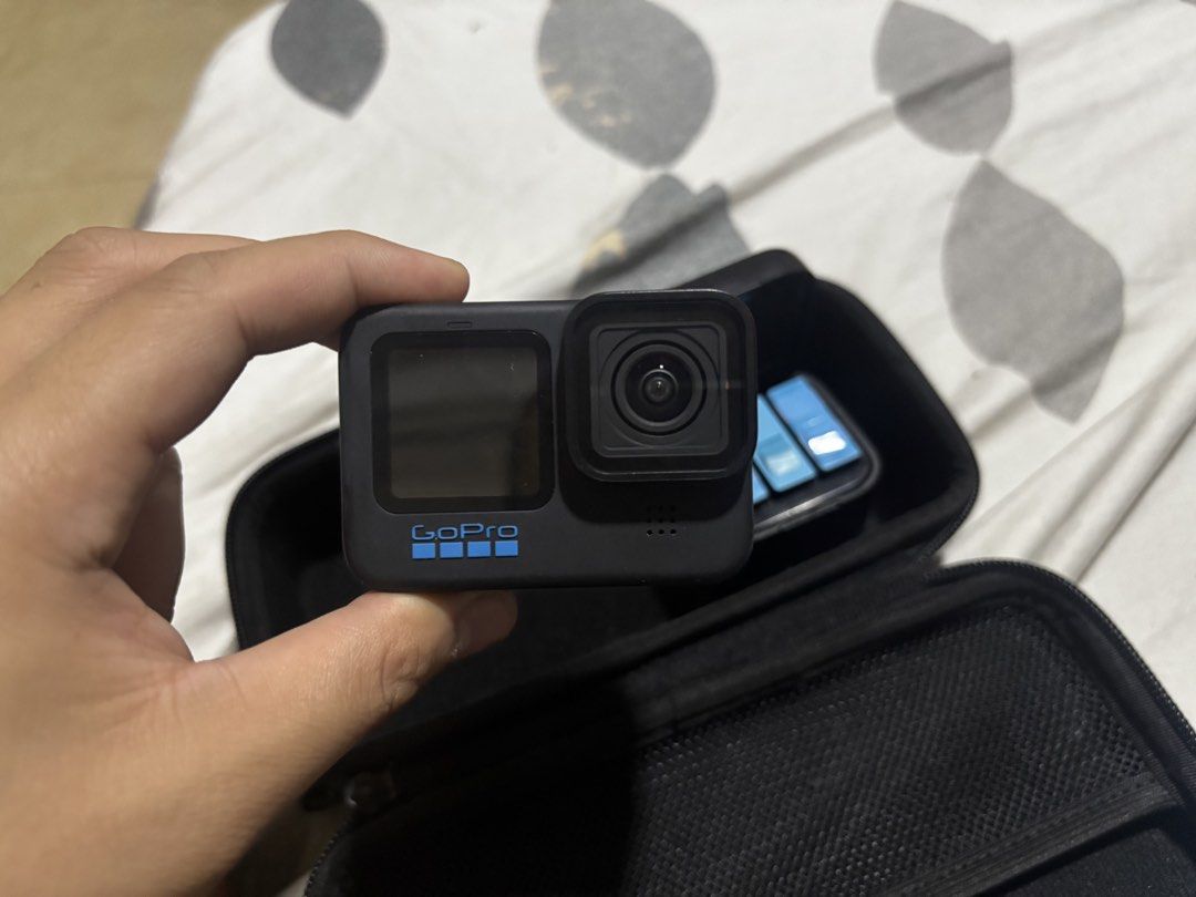 GoPro Hero 10 Black (Category: Cameras) located in Manila. Submitted by bloodycross (Listing ID 1468530558, Image 2). Description: GoPro HERO10 Black + Telesin Extra Batteries 💰 Price: ₱9,500 (Negotiable) Selling my GoPro HERO10 Black with Telesin extra batteries! Features: * 5.3K video recording * 23MP photos * HyperSmooth 4.0 stabilization * Waterproof up to 10m without a housing * Telesin extra batteries included Great for travel, sports, vlo