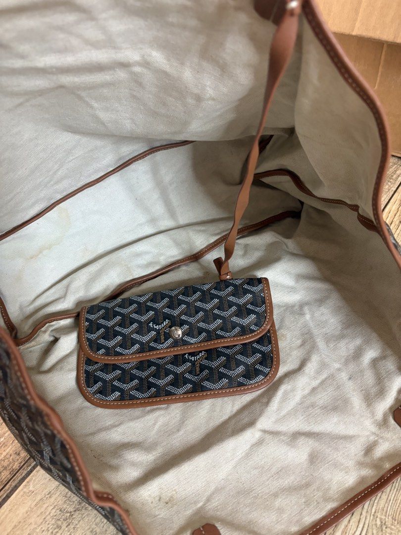 Goyard (Category: Luxury Bags & Wallets) located in Cainta. Submitted by 3rd_street.onlineshop (Listing ID 1468543592, Image 3). Description: Normal signs of usage. Sf not included Payment first .