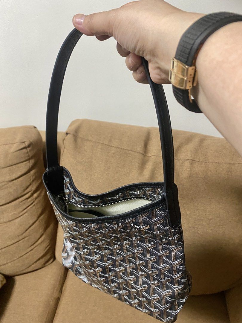 Hobo Shoulder Bag (Category: Tote Bags) located in Makati City. Submitted by dpjanssen (Listing ID 1468618221, Image 2). Description: - hobo shoulder bag in classic black chevron canvas - Features a comfortable single black leather handle and secure zip top closure - Clean fabric-lined interior for your daily essentials - Lightweight, practical, and structured for everyday use -pretty in actual.