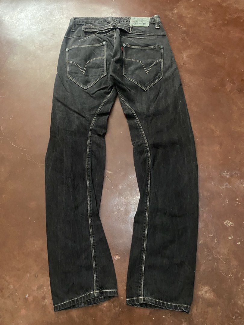 Grail Levi’s Engineered Buckle Slim Bootcut (Category: Jeans) located in Malita. Submitted by ronnyboi (Listing ID 1468630670, Image 1). Description: W:29 (belt 26) L:40 T:11 H:7 Mine:2200.