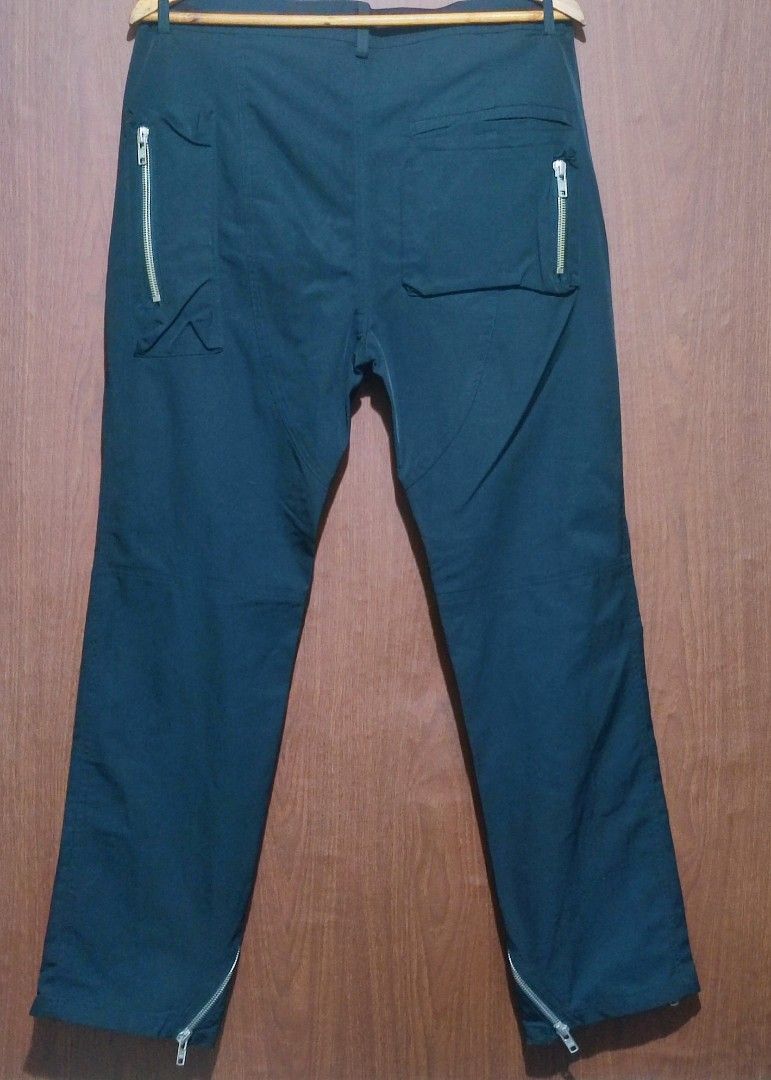 Grailz nylon Pants (Category: Trousers) located in Pasig City. Submitted by supremokicksmanila (Listing ID 1468676372, Image 2). Description: Grailz nylon pants 36x41 excellent condition 1499 shipped dm to purchase lalamove within metro j&t outside metro no rush shipping no return and exchange policy.