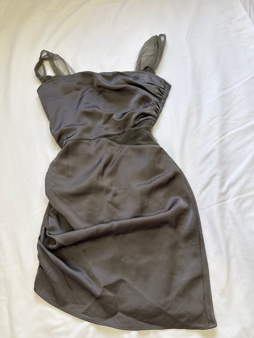 GRAY DRESS (Category: Dresses) located in General Trias. Submitted by fellasunshine (Listing ID 1468651247, Image 1). Description: - rfs decluttering - no flaws - personal item.