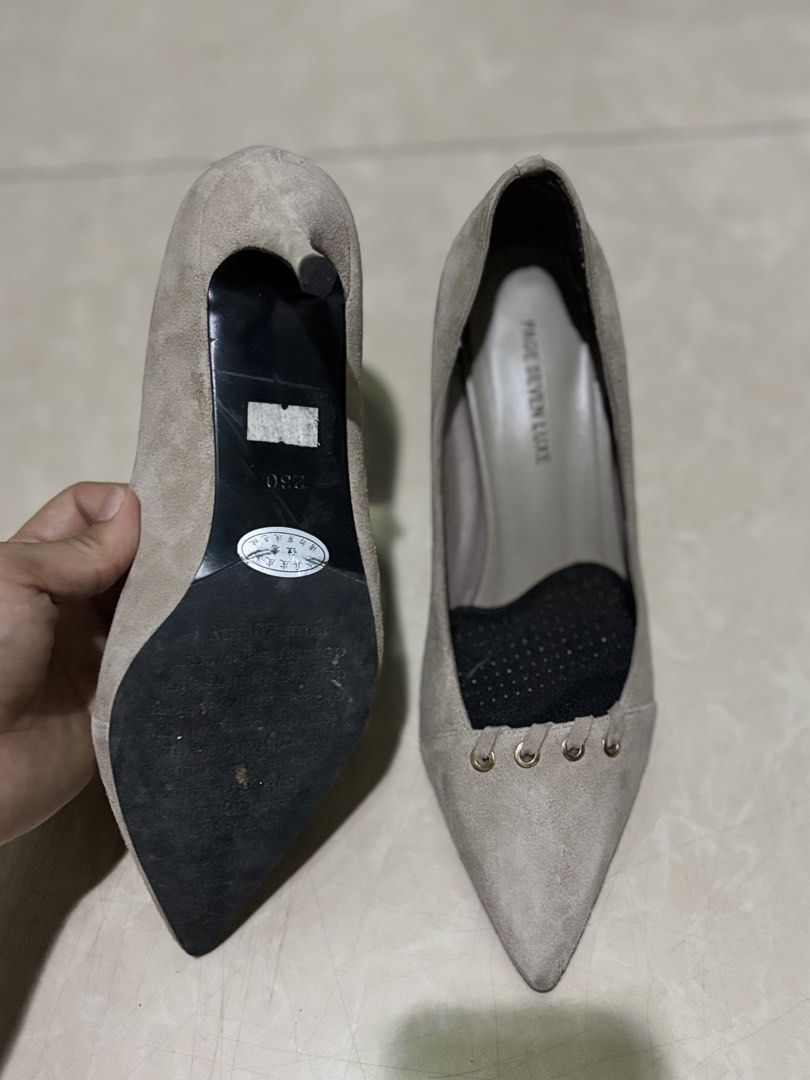 Gray Heels (Category: Heels) located in San Pedro. Submitted by dy_27 (Listing ID 1468627212, Image 2). Description: **FOR SALE: Gray Heels 👠** * Color: Gray * Heel Height: 2.5 inches * Size: 230 (23 cm) * Location: San Pedro, Laguna .