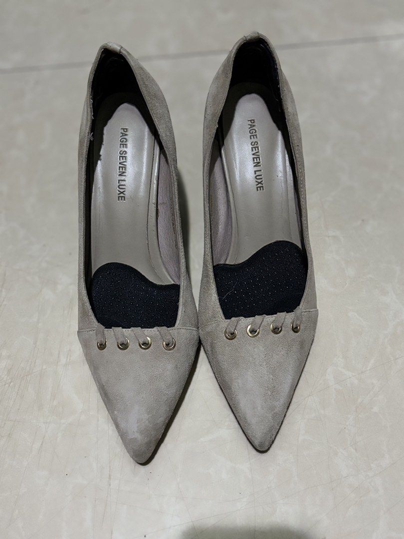 Gray Heels (Category: Heels) located in San Pedro. Submitted by dy_27 (Listing ID 1468627212, Image 1). Description: **FOR SALE: Gray Heels 👠** * Color: Gray * Heel Height: 2.5 inches * Size: 230 (23 cm) * Location: San Pedro, Laguna .