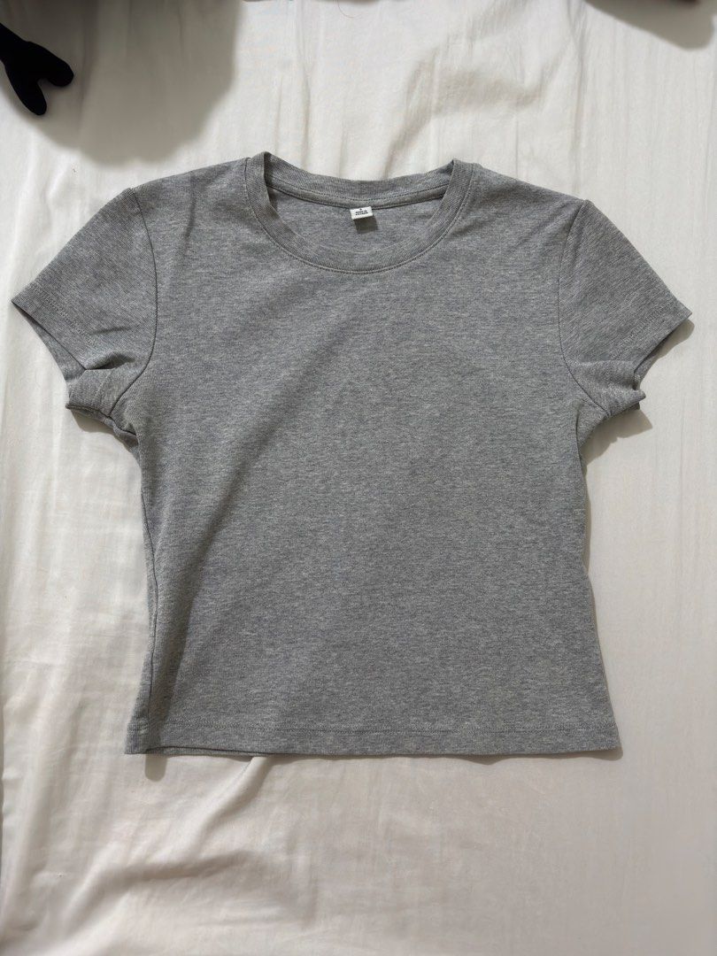 Gray Uniqlo Mini T-shirt (Category: Shirts) located in Manila. Submitted by _.ginny (Listing ID 1468520599, Image 1). Description: - fits xs-s - in very good quality - rfs: decluttering - MOP: gcash / paymaya - MOD: lalamove (shouldered by the buyer) - intramuros, manila.