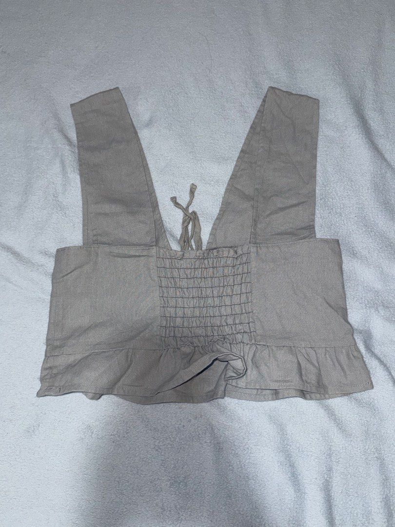 Gray vest top (Category: Others Tops) located in Baguio. Submitted by linebylienne (Listing ID 1468520376, Image 2). Description: .