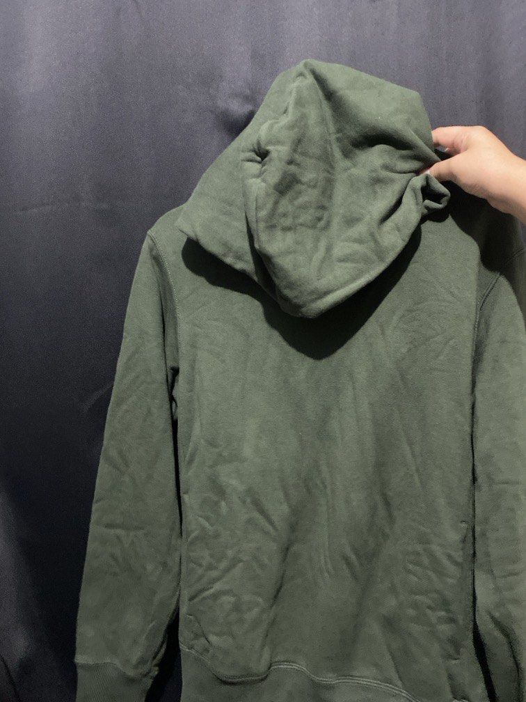 Green Hoodie (Category: Coats, Jackets and Outerwear) located in Paranaque City. Submitted by things.jesspreloved (Listing ID 1468590866, Image 2). Description: Nawawala lang yubg string nung jacket and masikip na sakin huhu.