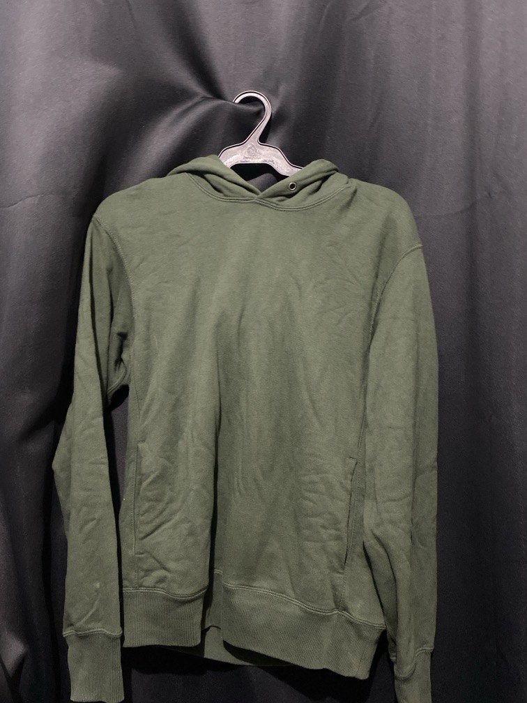 Green Hoodie (Category: Coats, Jackets and Outerwear) located in Paranaque City. Submitted by things.jesspreloved (Listing ID 1468590866, Image 1). Description: Nawawala lang yubg string nung jacket and masikip na sakin huhu.