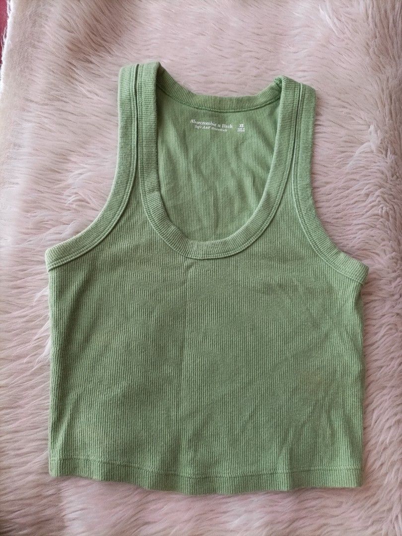 Green Ribbed Knit Tank Top (Category: Sleeveless) located in Pasig City. Submitted by sandacecloset (Listing ID 1468711134, Image 1). Description: - Color: Green - Size: XS - Material: 95% Cotton, 5% Spandex (soft & stretchy) - Design: Scoop neckline and racerback style - Condition: Lightly used / Great basic everyday piece.
