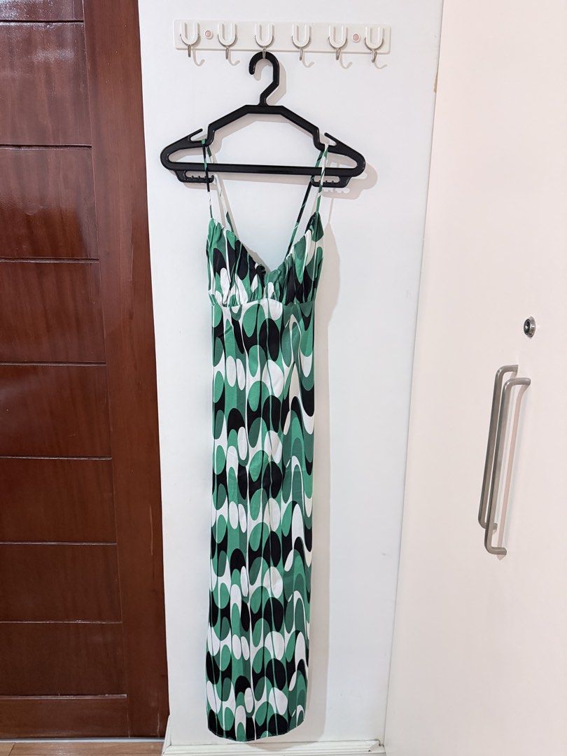 Zara Green Midi Dress (Category: Dresses) located in Bacolod City. Submitted by adda.yy_ (Listing ID 1468524143, Image 1). Description: - Style: Green, white, and black patterned midi dress - Design: Spaghetti straps with crossover back, ruched bodice, and sweetheart neckline - Length: Midi-to-maxi - Fabric: Lightweight and easy slip-on style - Occasion: Perfect for casual days out or evening events - Condition: No noticeable flaws, excellent pre