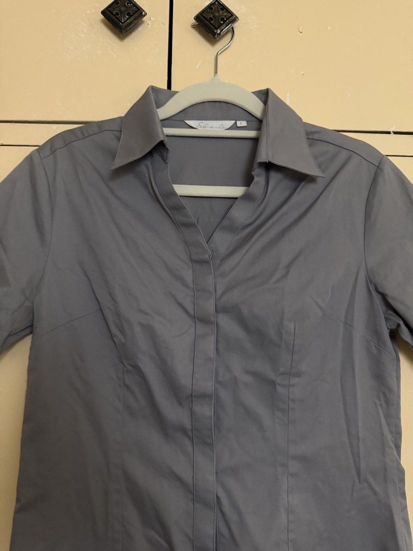 Grey fitted button down top (Category: Blouses) located in Quezon City. Submitted by sufjanxcx (Listing ID 1468685475, Image 2). Description: Size XS-M Negotiable Very cute and has a cinched shape.