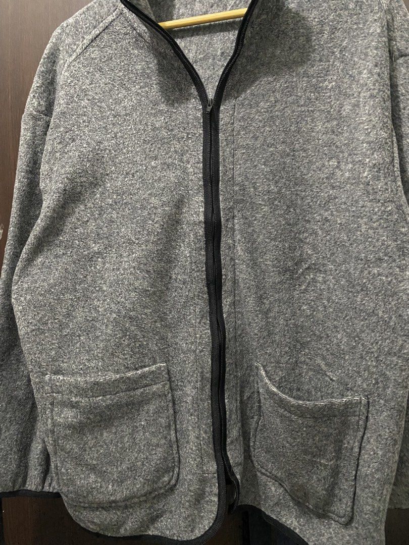 Grey fleece full-zip jacket with pockets (Category: Coats, Jackets and Outerwear) located in Cavite. Submitted by grabanddeclutter (Listing ID 1468516152, Image 3). Description: Light Gray Fleece Zip Up Jacket with 2 Pockets •Excellent bagong bago walang issue! As new condition ✅ pede pang everyday sa bago • Color rate 9.7/10 • Dimensions: Width 25.5 Length 28 XL • Location: Dasmarinas Cavite 📍 • ₱150 + Shipping Fee 💸 GCASH payment COD via LBC 
