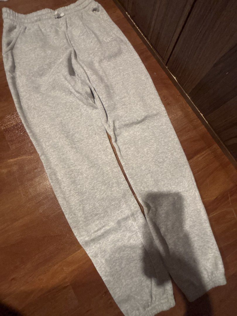 Grey Gray H&M Sweatpants (Category: Other Bottoms) located in Manila. Submitted by puebleu (Listing ID 1468615473, Image 3). Description: grey sweatpants h&m activewear or sleepwear comfy and nice.