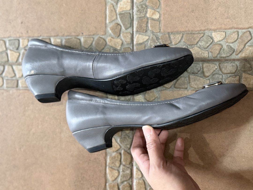 Grey Shoes (Category: Wedges) located in Quezon City. Submitted by relovedmebykay (Listing ID 1468569911, Image 3). Description: .