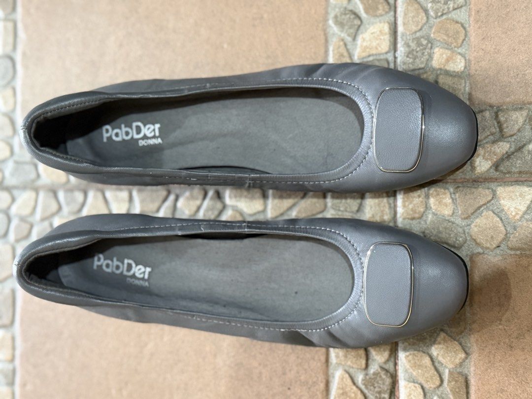 Grey Shoes (Category: Wedges) located in Quezon City. Submitted by relovedmebykay (Listing ID 1468569911, Image 1). Description: .