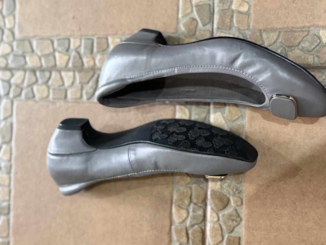 Grey Shoes (Category: Wedges) located in Quezon City. Submitted by relovedmebykay (Listing ID 1468569911, Image 2). Description: .