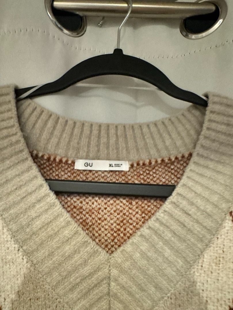 GU Argyle V-Neck Knit Sweater | Size XL (Category: Longsleeves) located in Makati City. Submitted by autumn.latte (Listing ID 1468692671, Image 2). Description: ♡ One of my go-to layering pieces for fall or winter trips and chilly office days - Style: Knit sweater with classic V-neck - Pattern: Cream and brown argyle design - Fit: Standard fit with ribbed hem and cuffs - Features: Long sleeves, soft and cozy fabric ideal for cooler weather - Vers