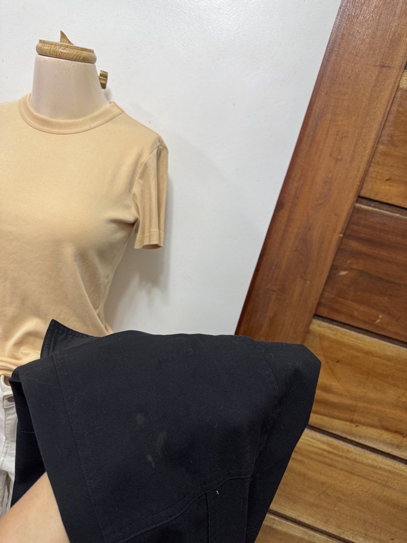 GU Black Cargo Pants Size S (Category: Joggers) located in Cavite. Submitted by yakultjeni85475 (Listing ID 1468685753, Image 3). Description: - Brand: GU - Size: S, Color: Black - Fit: Relaxed straight leg with an adjustable elastic drawstring waistband - Details: Functional side cargo pockets - Material: Comfortable fabric blend - Condition/Style: Versatile piece for casual daily outfits.